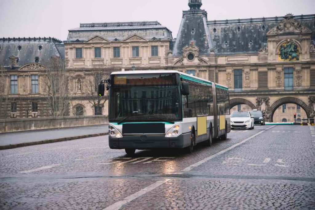 combien de place dans un bus articulés