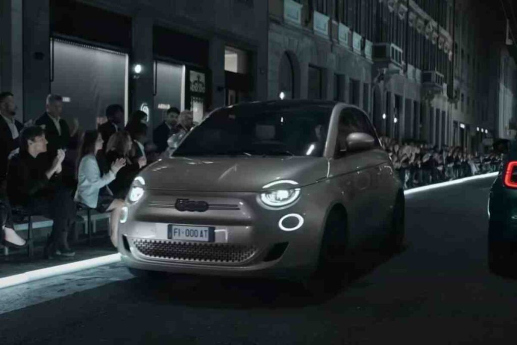 musique pub fiat 500