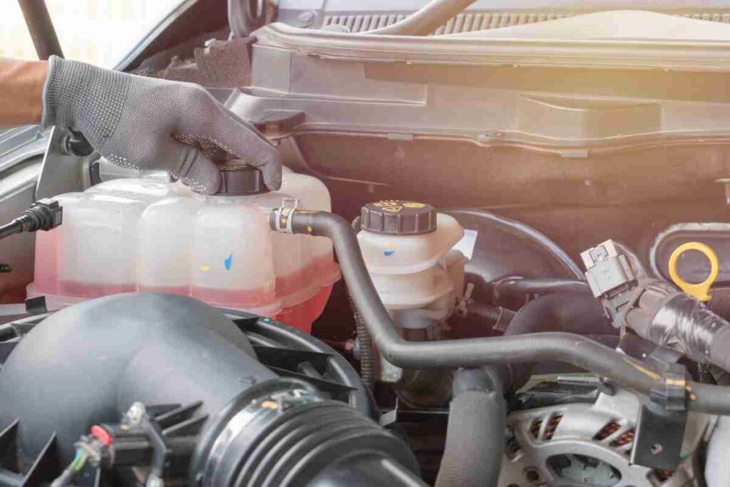 Causes de surchauffe d'un moteur diesel : Fuite ou niveau insuffisant de liquide de refroidissement