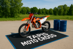 Tapis Moto Cross absorbant sous une moto en paddock